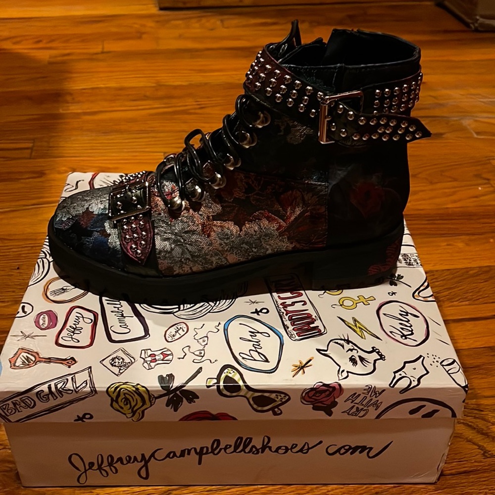 Ankle boots with colorful rose patterns